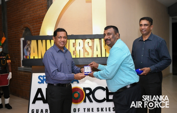 WAR VETERAN INMATES HONOURED BY COMMANDER OF THE AIR FORCE AT ‘MIHINDU SETH MEDURA’, ATTIDIYA